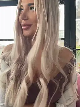 SnowyElsaa online show from March 28, 2026, 6:58 am