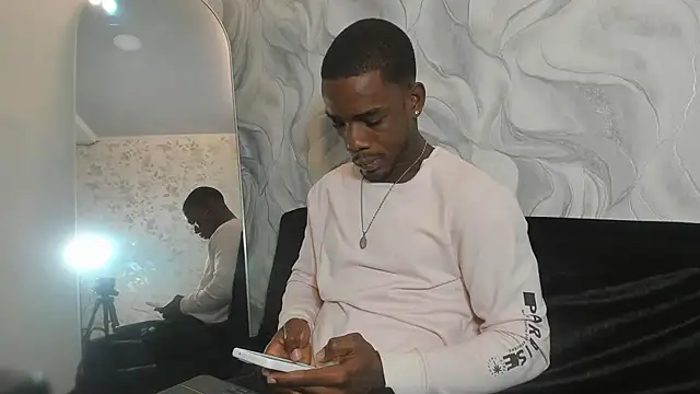 Snapshot of aron_clark chatting on April 20, 2026, 12:30 pm aron clark online show from April 20, 2026, 12:30 pm