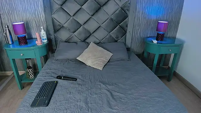 Aria Sims online show from April 7, 2026, 11:34 am