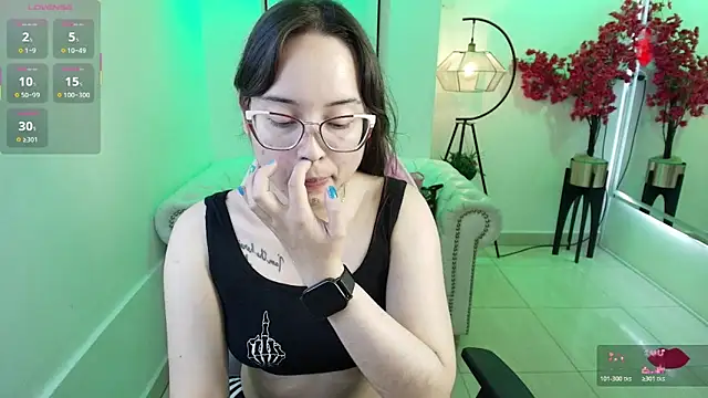Snapshot of Shady_bug chatting on April 30, 2026, 8:57 pm Shady bug online show from April 30, 2026, 8:57 pm