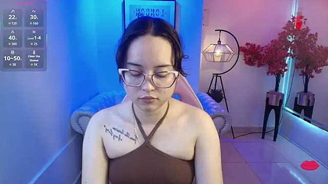Snapshot of Shady_bug chatting on April 28, 2026, 8:13 pm Shady bug online show from April 28, 2026, 8:13 pm