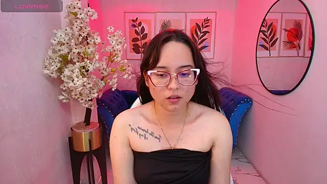 Snapshot of Shady_bug chatting on May 1, 2026, 9:03 am Shady bug online show from May 1, 2026, 9:03 am