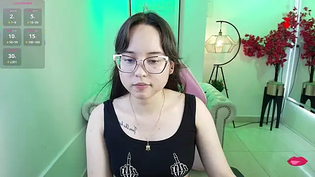 Snapshot of Shady_bug chatting on April 30, 2026, 8:27 pm Shady bug online show from April 30, 2026, 8:27 pm