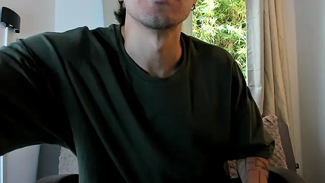 Snapshot of etham_wolf1 chatting on May 10, 2026, 12:20 pm etham wolf1 online show from May 10, 2026, 12:20 pm