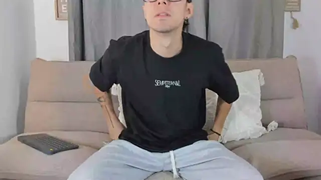 Snapshot of etham_wolf1 chatting on April 1, 2026, 5:10 pm etham wolf1 online show from April 1, 2026, 5:10 pm