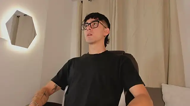 Snapshot of etham_wolf1 chatting on April 8, 2026, 5:25 pm etham wolf1 online show from April 8, 2026, 5:25 pm