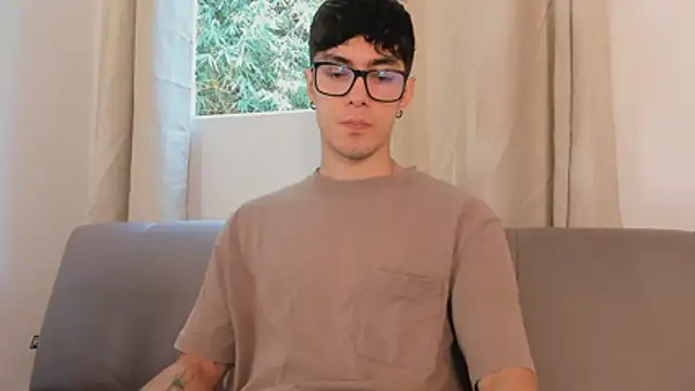 Snapshot of etham_wolf1 chatting on March 31, 2026, 5:04 pm etham wolf1 online show from March 31, 2026, 5:04 pm