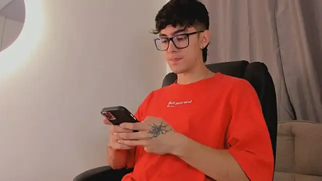 Snapshot of etham_wolf1 chatting on April 14, 2026, 5:18 pm etham wolf1 online show from April 14, 2026, 5:18 pm