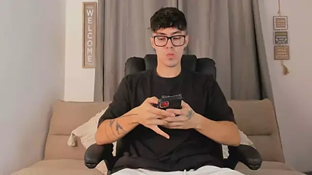 Snapshot of etham_wolf1 chatting on April 6, 2026, 5:36 pm etham wolf1 online show from April 6, 2026, 5:36 pm