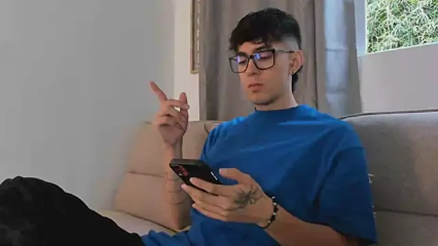 Snapshot of etham_wolf1 chatting on April 5, 2026, 2:02 pm etham wolf1 online show from April 5, 2026, 2:02 pm