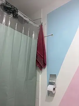 cristaal pink online show from April 17, 2026, 1:36 pm