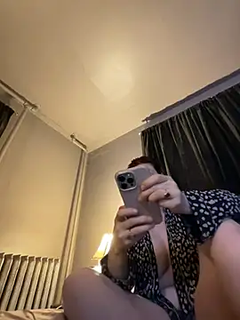 Snapshot of JulieetteLatte chatting on April 2, 2026, 1:24 am JulieetteLatte online show from April 2, 2026, 1:24 am