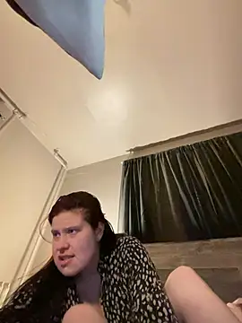 Snapshot of JulieetteLatte chatting on April 6, 2026, 1:01 am JulieetteLatte online show from April 6, 2026, 1:01 am