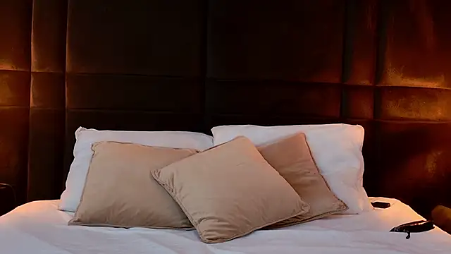 Snapshot of AlexaGiraud chatting on March 29, 2026, 1:02 pm AlexaGiraud online show from March 29, 2026, 1:02 pm