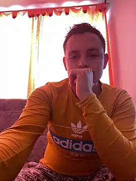 Snapshot of leoylia chatting on March 19, 2026, 8:20 pm leoylia online show from March 19, 2026, 8:20 pm