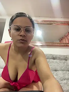 Snapshot of leoylia chatting on April 2, 2026, 7:15 am leoylia online show from April 2, 2026, 7:15 am