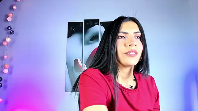 Emiili Clark online show from April 18, 2026, 4:26 am