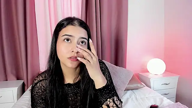 sweet aura31 online show from April 13, 2026, 7:51 pm