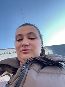 Taya lips online show from April 13, 2026, 6:28 am