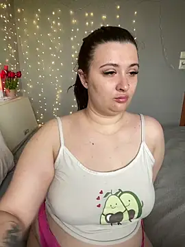 Taya lips online show from March 25, 2026, 6:57 am