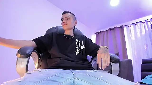 Ethann Boy online show from April 10, 2026, 6:26 pm