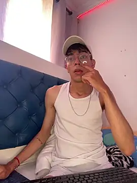 Milo Gunnar online show from April 15, 2026, 7:40 pm