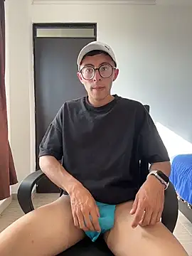 LeonBlazze online show from April 12, 2026, 8:56 pm