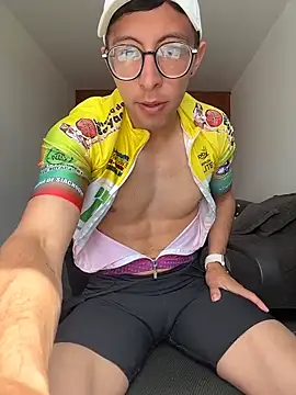 LeonBlazze online show from April 4, 2026, 6:03 pm