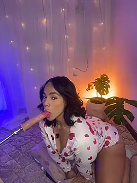 ImLeana XXX online show from April 15, 2026, 7:58 pm