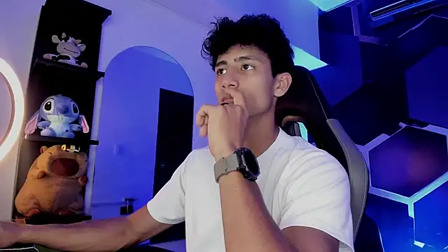 Snapshot of MaxiimoRomano_ chatting on July 18, 2026, 7:22 pm MaxiimoRomano online show from July 18, 2026, 7:22 pm