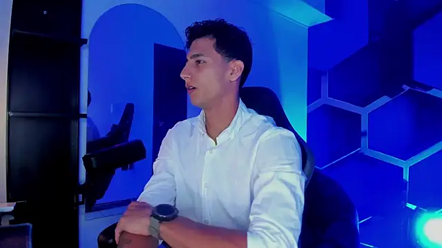 Snapshot of MaxiimoRomano_ chatting on July 31, 2026, 7:33 pm MaxiimoRomano online show from July 31, 2026, 7:33 pm