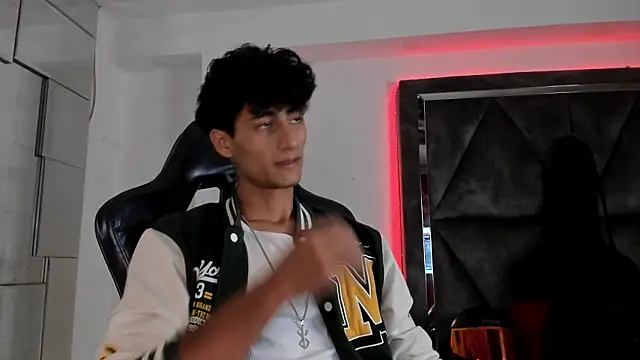 MaxiimoRomano  online show from March 27, 2026, 12:28 pm