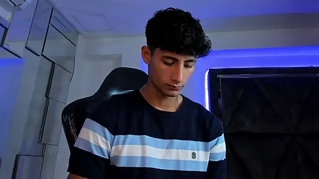 MaxiimoRomano  online show from April 11, 2026, 12:31 pm