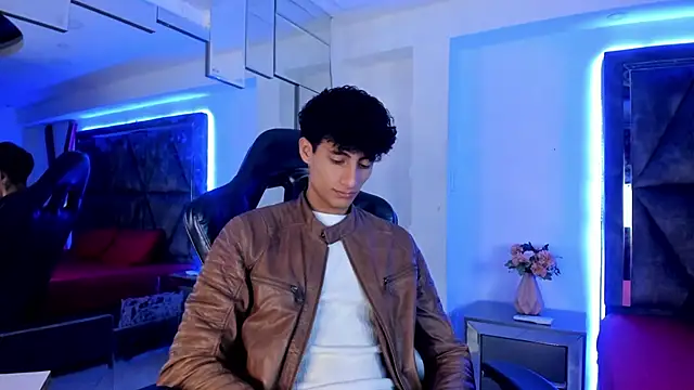 MaxiimoRomano  online show from March 28, 2026, 1:34 pm