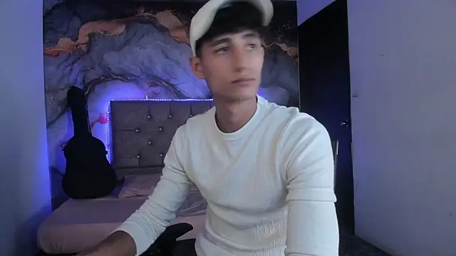 MaxiimoRomano  online show from April 15, 2026, 1:04 pm