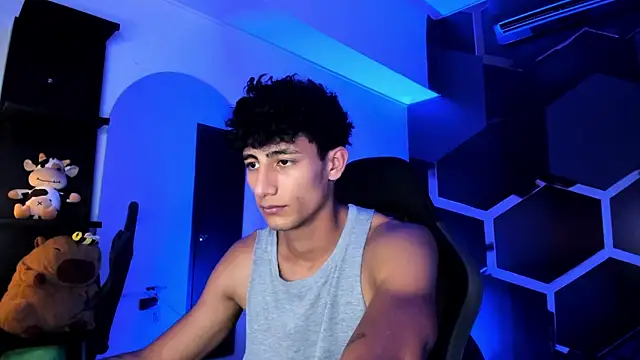Snapshot of MaxiimoRomano_ chatting on July 8, 2026, 7:03 pm MaxiimoRomano online show from July 8, 2026, 7:03 pm