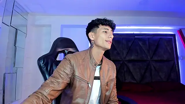 MaxiimoRomano  online show from April 9, 2026, 1:06 pm