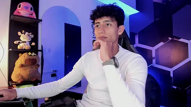 Snapshot of MaxiimoRomano_ chatting on July 16, 2026, 7:33 pm MaxiimoRomano online show from July 16, 2026, 7:33 pm