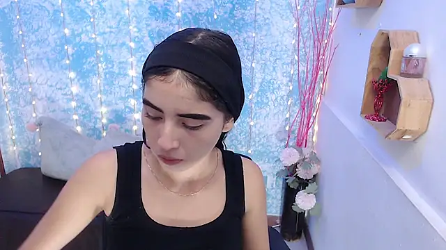 Snapshot of Melodi_velasquez chatting on April 2, 2026, 4:30 am Melodi velasquez online show from April 2, 2026, 4:30 am