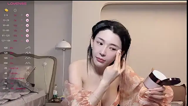 Snapshot of kiki-12 chatting on June 5, 2026, 7:14 am kiki-12 online show from June 5, 2026, 7:14 am