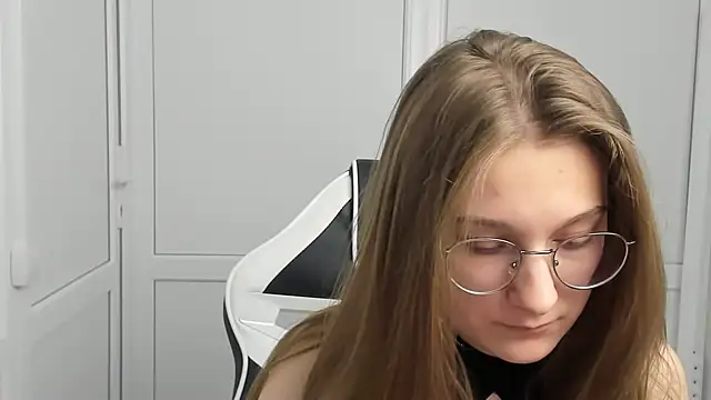 Mia kristal online show from March 24, 2026, 8:14 am