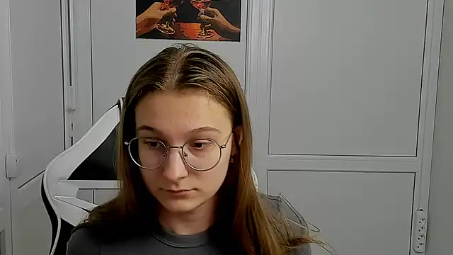 Mia kristal online show from April 2, 2026, 7:04 am