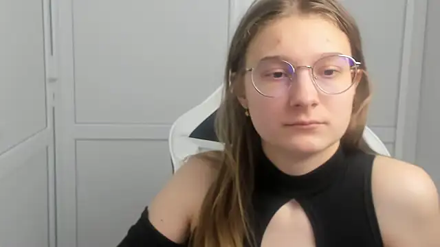 Mia kristal online show from March 20, 2026, 8:26 am