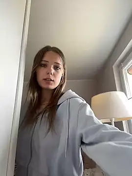 SophiaWestend online show from April 5, 2026, 11:28 am