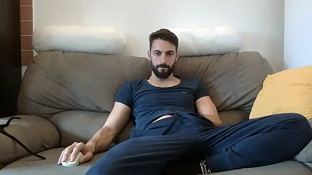 AmicisegretiITA online show from April 1, 2026, 11:22 am