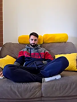 AmicisegretiITA online show from April 14, 2026, 9:25 am