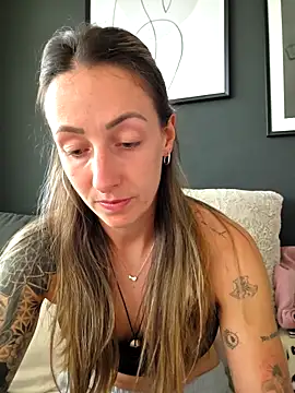 NicoleKaiser online show from April 19, 2026, 5:03 pm