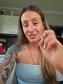 Snapshot of NicoleKaiser chatting on June 1, 2026, 10:37 am NicoleKaiser online show from June 1, 2026, 10:37 am