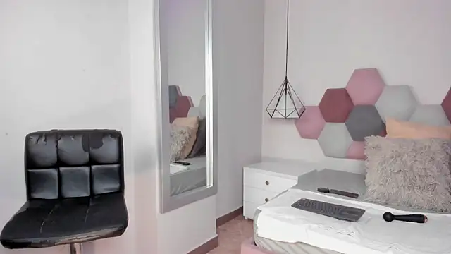 Snapshot of AnnieBlluee chatting on April 10, 2026, 12:01 pm AnnieBlluee online show from April 10, 2026, 12:01 pm