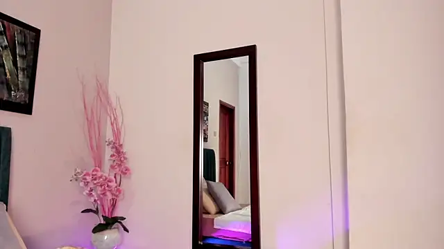 CloeRosell online show from April 10, 2026, 6:26 pm